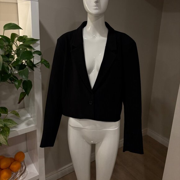 Abercrombie & Fitch - Picture 1 of 3